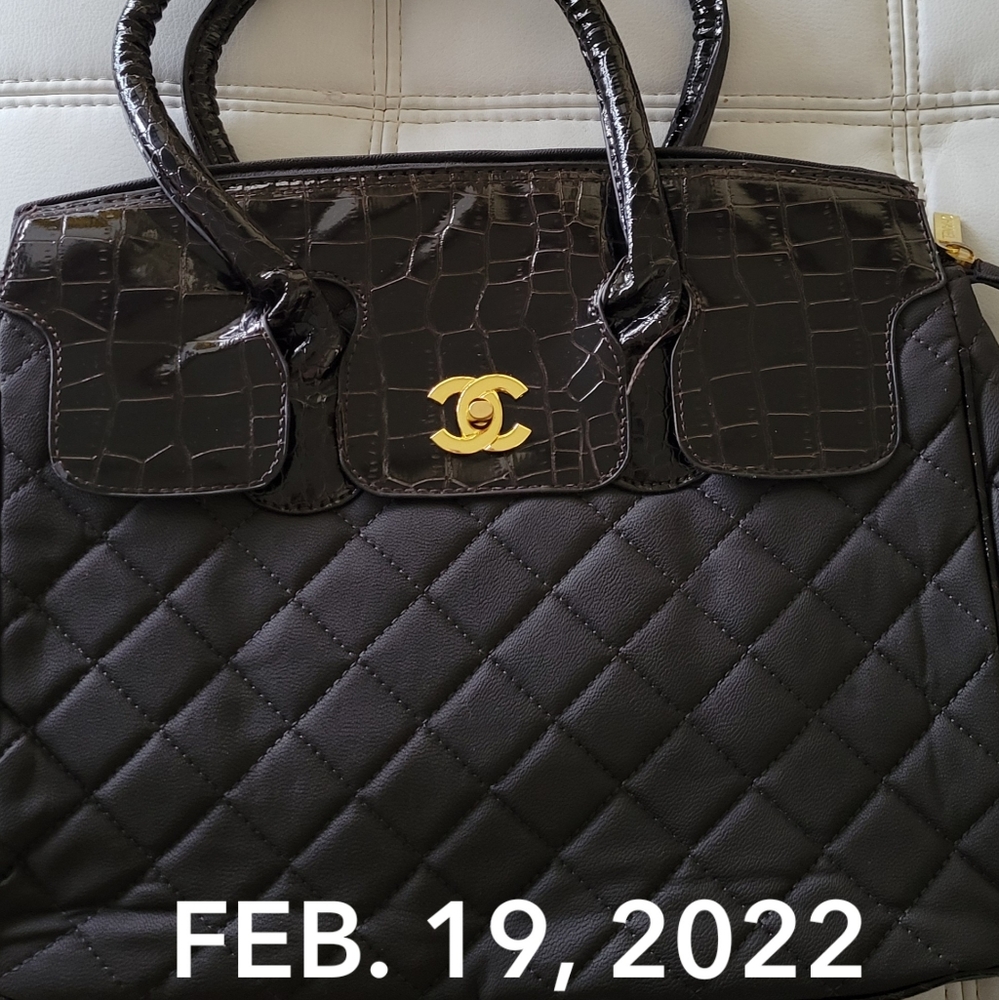 CHANEL Large Vintage Handbag 👜